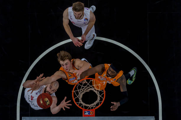 间内易主的 间内易主的