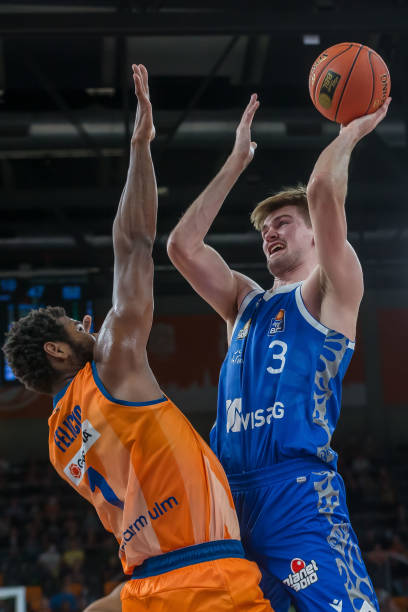 表现出极高 表现出极高