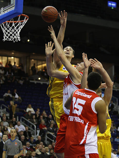 加强了后防 加强了后防